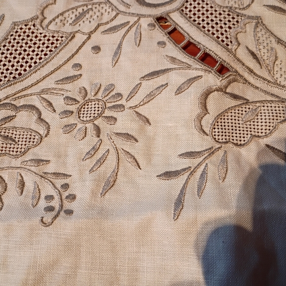 Embroidered Tablecloth W 12 Napkins - Picture 8 of 10